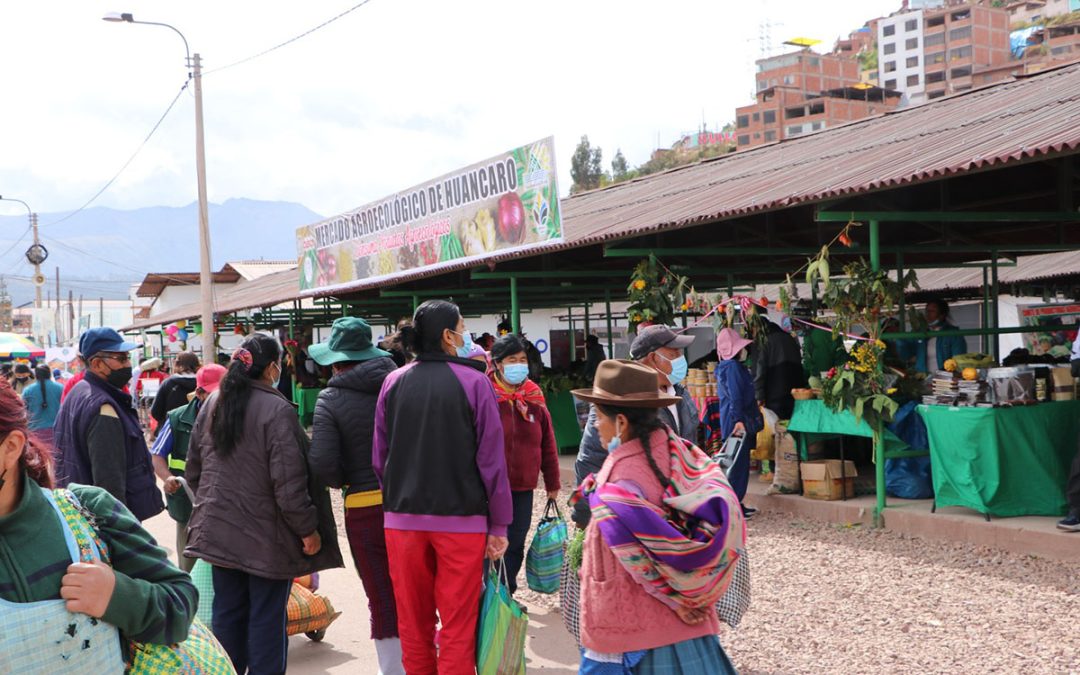 Agricultores campesinos en pie de lucha por la defensa del Mercado Huancaro